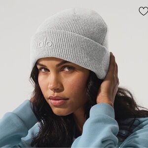 **NWT** Alo Notable Beanie Athletic Heather Grey